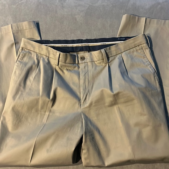 Dockers Other - Men Docker Khaki Classic Pants!!! Size: W42/L32